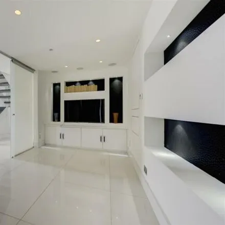 Image 5 - 11 Lower Merton Rise, Primrose Hill, London, NW3 3SP, United Kingdom - Townhouse for sale