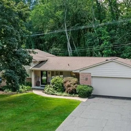 Image 2 - 6864 Spruce Drive, Bloomfield Township, MI 48301, USA - House for sale