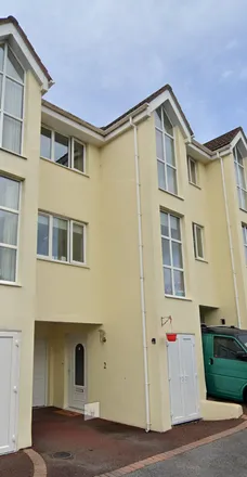 Rent this 3 bed townhouse on Queensway in Torquay, TQ2 6BZ
