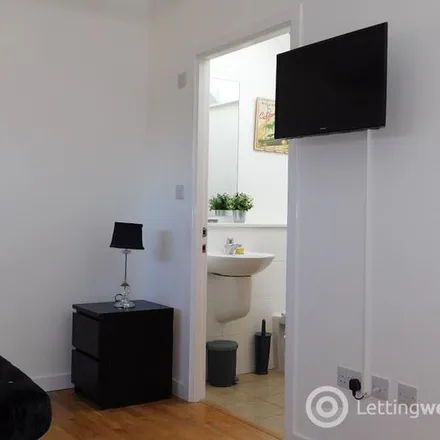 Rent this 3 bed apartment on 9 Mentone Gardens in City of Edinburgh, EH9 2DJ