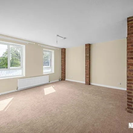 Image 1 - Olley Close, London, SM6 9DJ, United Kingdom - Townhouse for rent