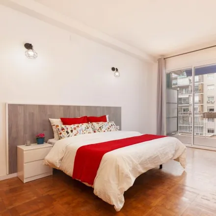 Rent this 5 bed room on Carrer de Balmes in 199, 08001 Barcelona