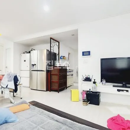 Rent this 3 bed apartment on 서울특별시 송파구 송파동 183-12