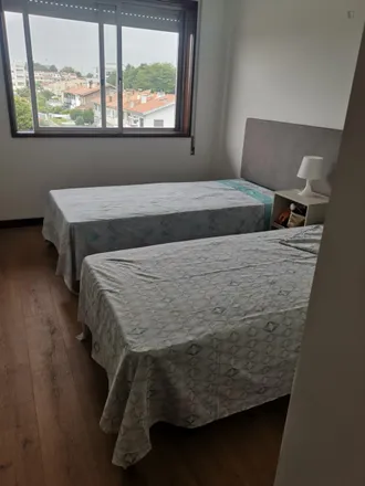 Image 2 - Tabacaria Welwitschia, Avenida do Doutor Antunes Guimarães, 4100-031 Porto, Portugal - Room for rent