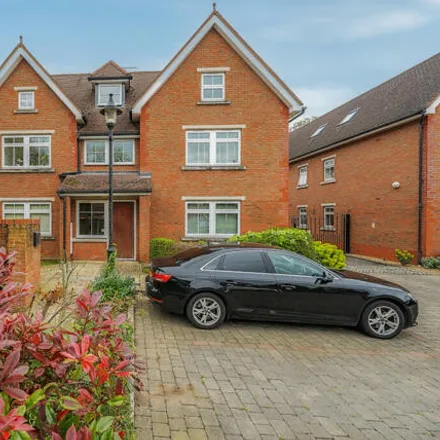 Buy this 2 bed apartment on Orchard View in Chertsey, KT16 8RY