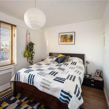 Image 6 - Reynolds House, Approach Road, London, E2 9JR, United Kingdom - Apartment for sale
