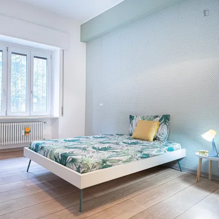 Rent this 4 bed room on Piazzale Bande Nere - Viale Caterina da Forlì in Viale Caterina da Forlì, 20146 Milan MI