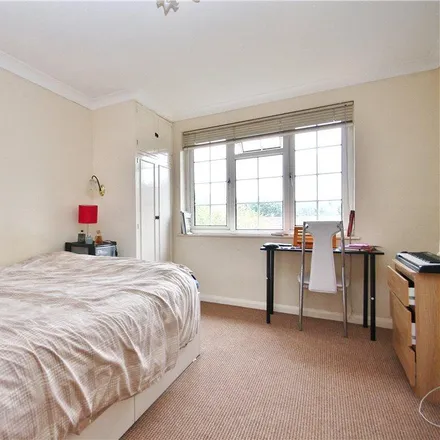 Image 4 - Swallow Close, Spelthorne, TW18 4RS, United Kingdom - Apartment for rent