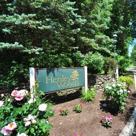 Buy this 3 bed condo on 59 Henley Way Unit 59 in West Hartford, Connecticut