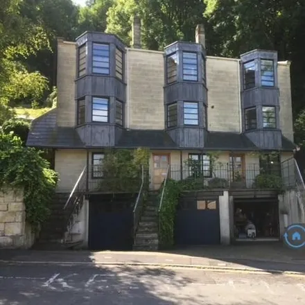 Rent this 5 bed townhouse on Alexandra Road in Bath, BA2 4PG