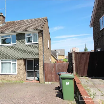 Rent this 3 bed duplex on Chandos Road in Borehamwood, WD6 1UU