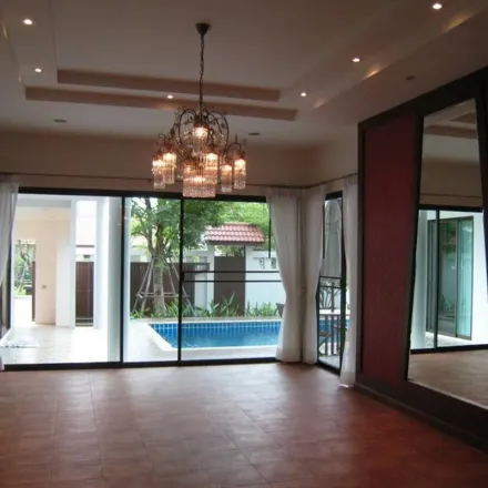 Image 4 - unnamed road, Huai Khwang District, Bangkok 10310, Thailand - Apartment for rent