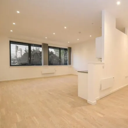 Image 2 - Riverbank Way, London, TW8 9ZD, United Kingdom - Apartment for rent