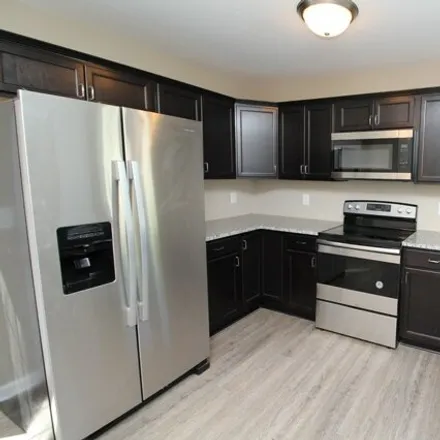 Image 4 - 319 Landrum Place, Belmont, Clarksville, TN 37043, USA - Apartment for rent