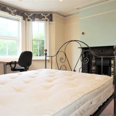 Rent this 6 bed duplex on Woodbridge Road in Guildford, GU1 1EL