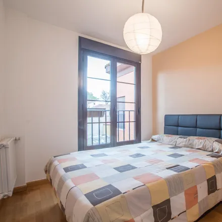 Rent this 3 bed room on Madrid in Calle de Arratia, 28803 Alcalá de Henares