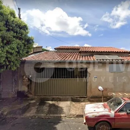 Buy this 3 bed house on Rua Iguaçu in Nossa Senhora das Graças, Uberlândia - MG