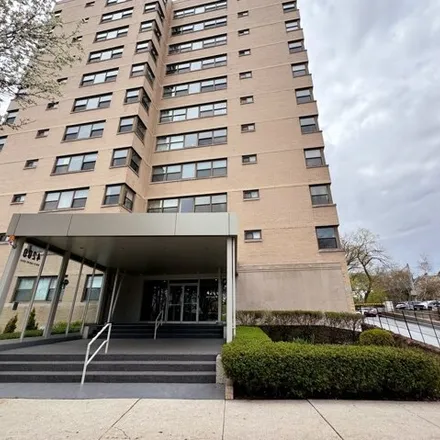 Buy this 2 bed condo on 4200 North Marine Drive in Chicago, IL 60613