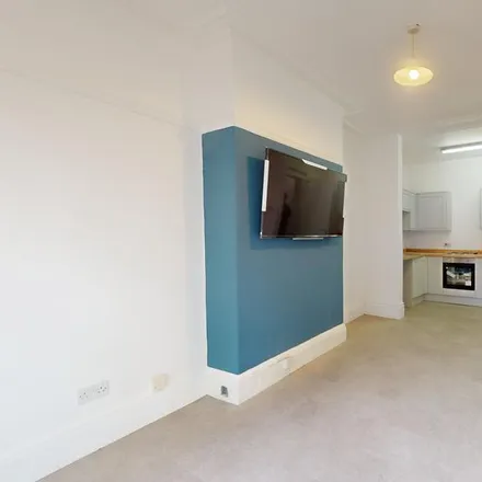 Rent this 3 bed apartment on St. Michael's Crescent in Leeds, LS6 3AF