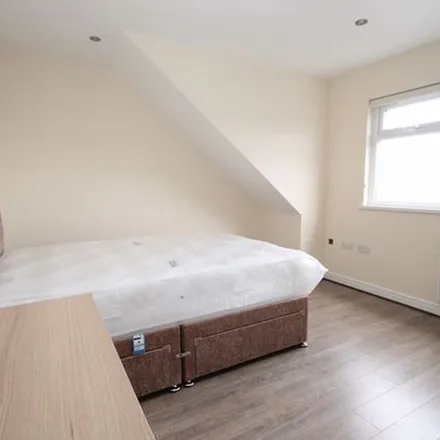 Rent this 2 bed apartment on 70 North Road in Cardiff, CF10 3DZ