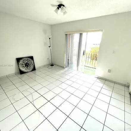 Image 7 - 460 East 23rd Street, Hialeah, FL 33013, USA - Apartment for rent