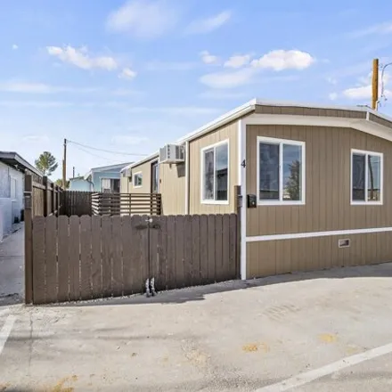 Image 2 - 36201 62nd Street East, Palmdale, CA 93552, USA - Apartment for sale