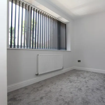 Image 9 - Moorwoods Lane, Chapeltown, S35 2BP, United Kingdom - Apartment for rent