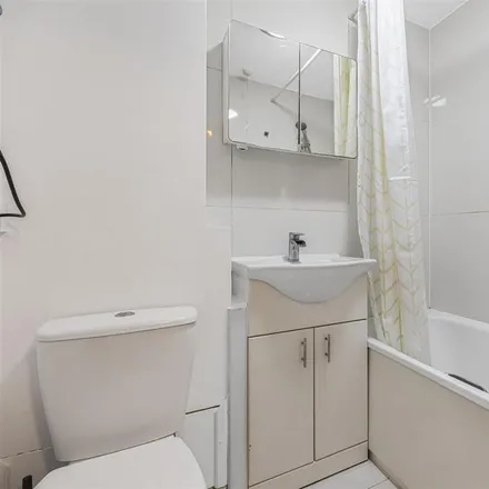 Image 4 - Cleveland Grove, London, E1 4XG, United Kingdom - Apartment for rent