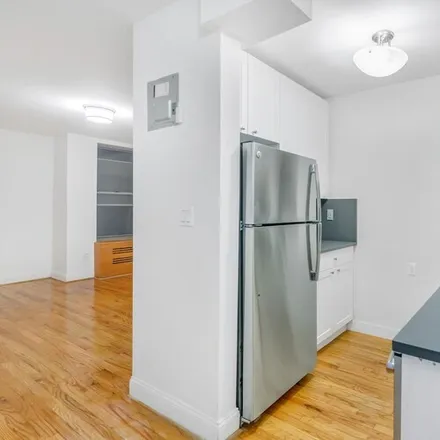 Rent this 3 bed apartment on 113 E 31st St