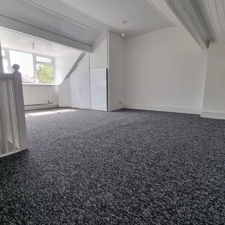 Rent this 3 bed townhouse on Bellhouse Road in Sheffield, S5 0ET