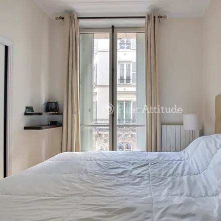 Image 6 - 28 Rue de Ponthieu, 75008 Paris, France - Apartment for rent