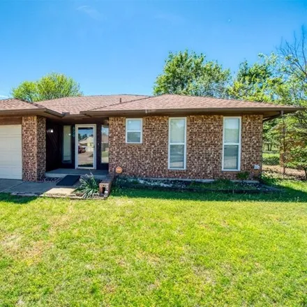 Buy this 3 bed house on 864 Southeast 15th Street in Moore, OK 73160