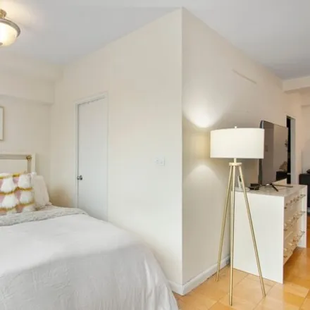 Image 5 - 333 East 14th Street, New York, NY 10003, USA - Apartment for sale