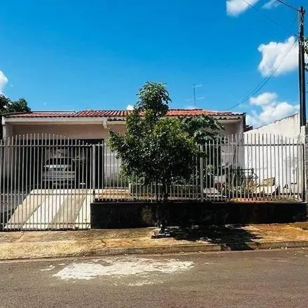 Buy this 4 bed house on Rua Malvino de Carvalho Grade in Vivi Xavier, Londrina - PR