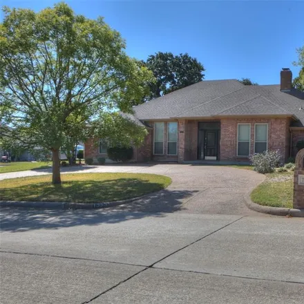 Image 2 - 1353 Xavier Drive, Mansfield, TX 76063, USA - House for sale