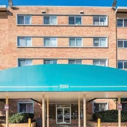 Buy this 1 bed condo on 5101 8th Road South in Parkglen, Arlington