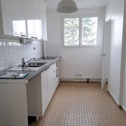 Rent this 2 bed apartment on 4 bis Avenue de Paris in 78000 Versailles, France