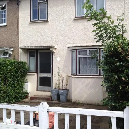 Rent this 4 bed duplex on 12 Duncan Grove in London, W3 7NN