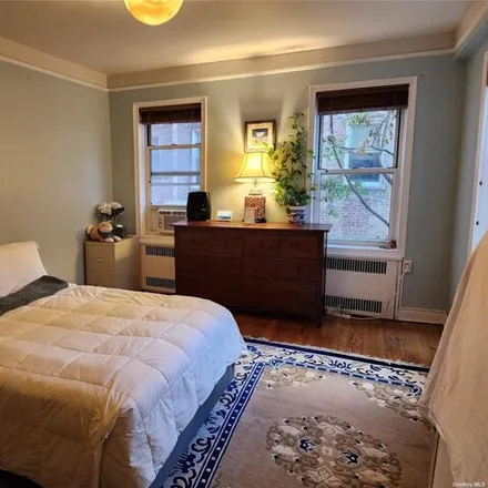 Image 4 - 110-55 72nd Road, New York, NY 11375, USA - Apartment for sale
