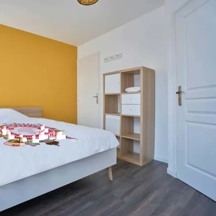 Rent this 2 bed room on 428 Avenue de Dunkerque in 59130 Lambersart, France