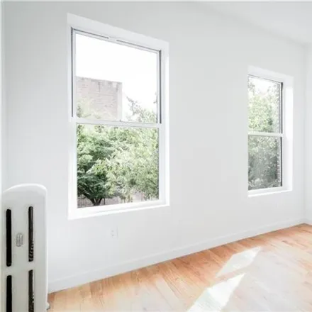 Image 9 - 1501 Teller Avenue, New York, NY 10457, USA - House for sale