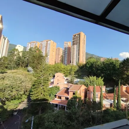 Rent this 3 bed apartment on Carrera 29 in Comuna 9 - Buenos Aires, 050020 Medellín