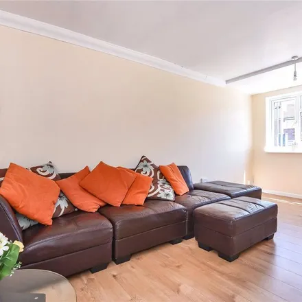 Rent this 5 bed apartment on Nuffield Road in Oxford, OX3 8RF