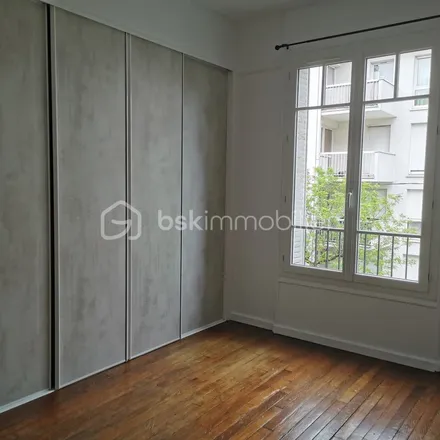 Rent this 3 bed apartment on 1 Rond-Point Thiers in 93340 Le Raincy, France