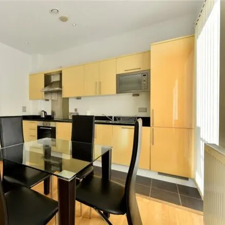 Image 6 - 35 Lincoln Plaza, Millwall, London, E14 9DR, United Kingdom - House for rent