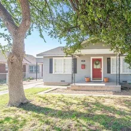 Buy this 2 bed house on 1075 West Michigan Avenue in Midland, TX 79701