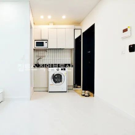 Rent this studio apartment on 서울특별시 관악구 봉천동 50-80
