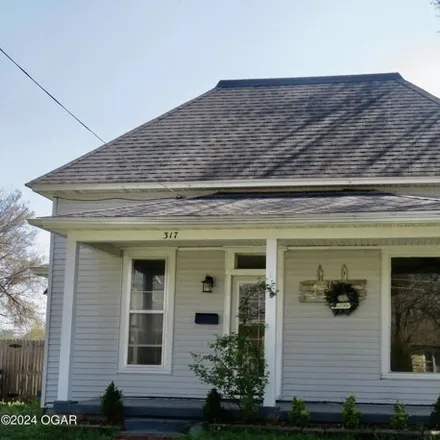 Rent this 3 bed house on 339 Adams Street in Neosho, MO 64850