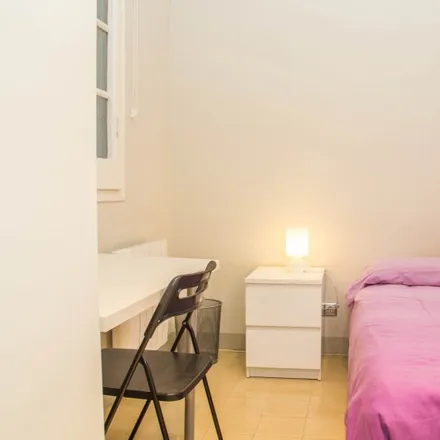 Rent this 4 bed room on Carrer de Villarroel in 28, 08001 Barcelona