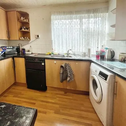 Image 2 - Dovehouse Close, Manchester, Greater Manchester, M45 - Apartment for sale